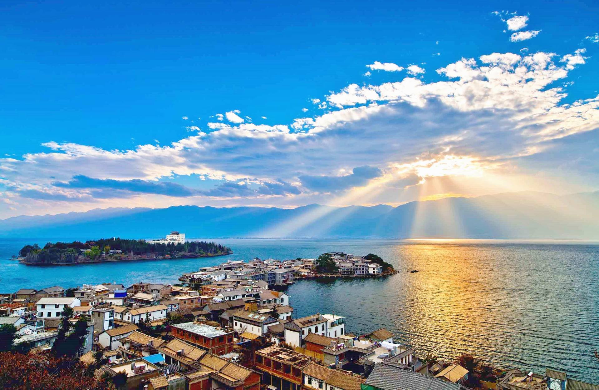 大理自駕兩日游，來一場一路向西的治愈旅行。你確定不來洱海吹吹秋天的風嗎？