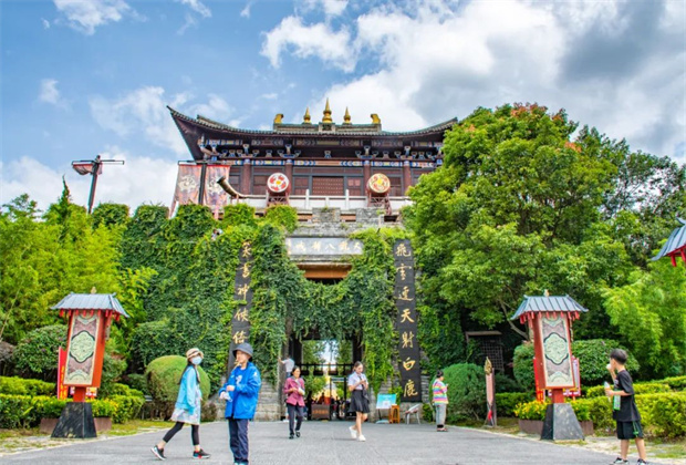 大理旅游特輯 | 閑逛天龍八部影視城，武俠世界能否勾起青春回憶？